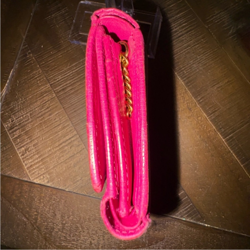 SOLD UNLISTED IN SHOW. MCM Fuchsia Leather Wallet with Gold Accents - Picture 4 of 12
